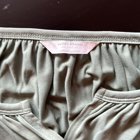 Sage top 72% modal 28% polyester - Picture 2 of 3